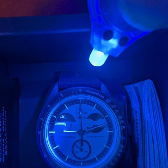 Swatch × Omega BIOCERAMIC MOONSWATCH Mission to Earthphase Gold - Picture 9 of 9